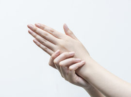 爪を綺麗に伸ばす方法はある？ケア方法から気をつけるべき生活習慣まで解説！