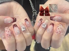 Holiday nail